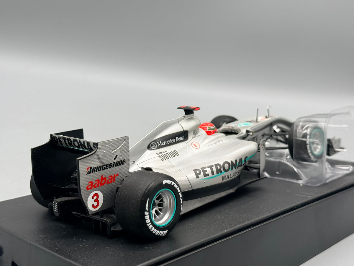 Modellautos 1:18 Minichamps Mercedes-Benz GP F1 Team MGP W01 2010 mit OVP