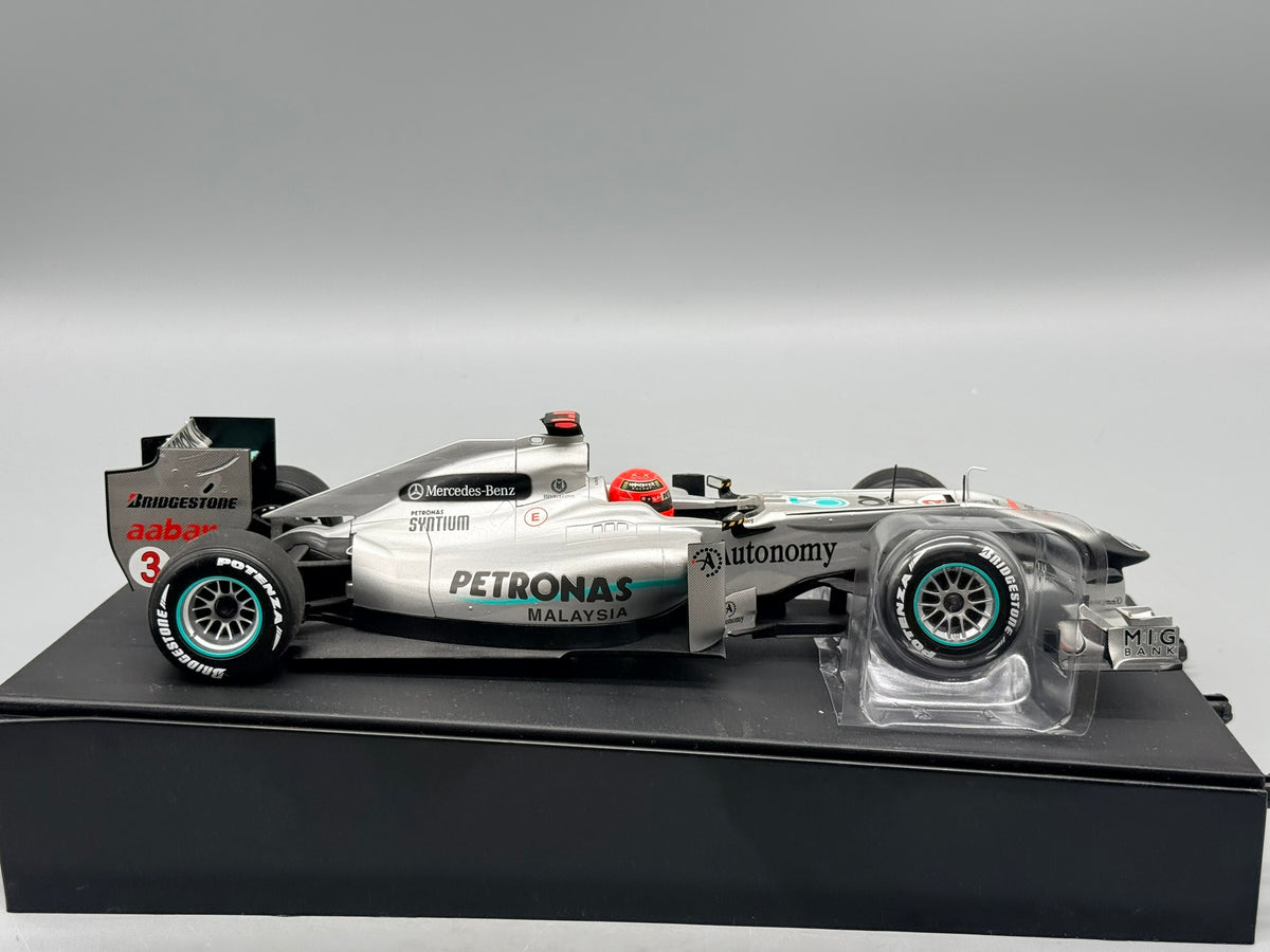 Modellautos 1:18 Minichamps Mercedes-Benz GP F1 Team MGP W01 2010 mit OVP