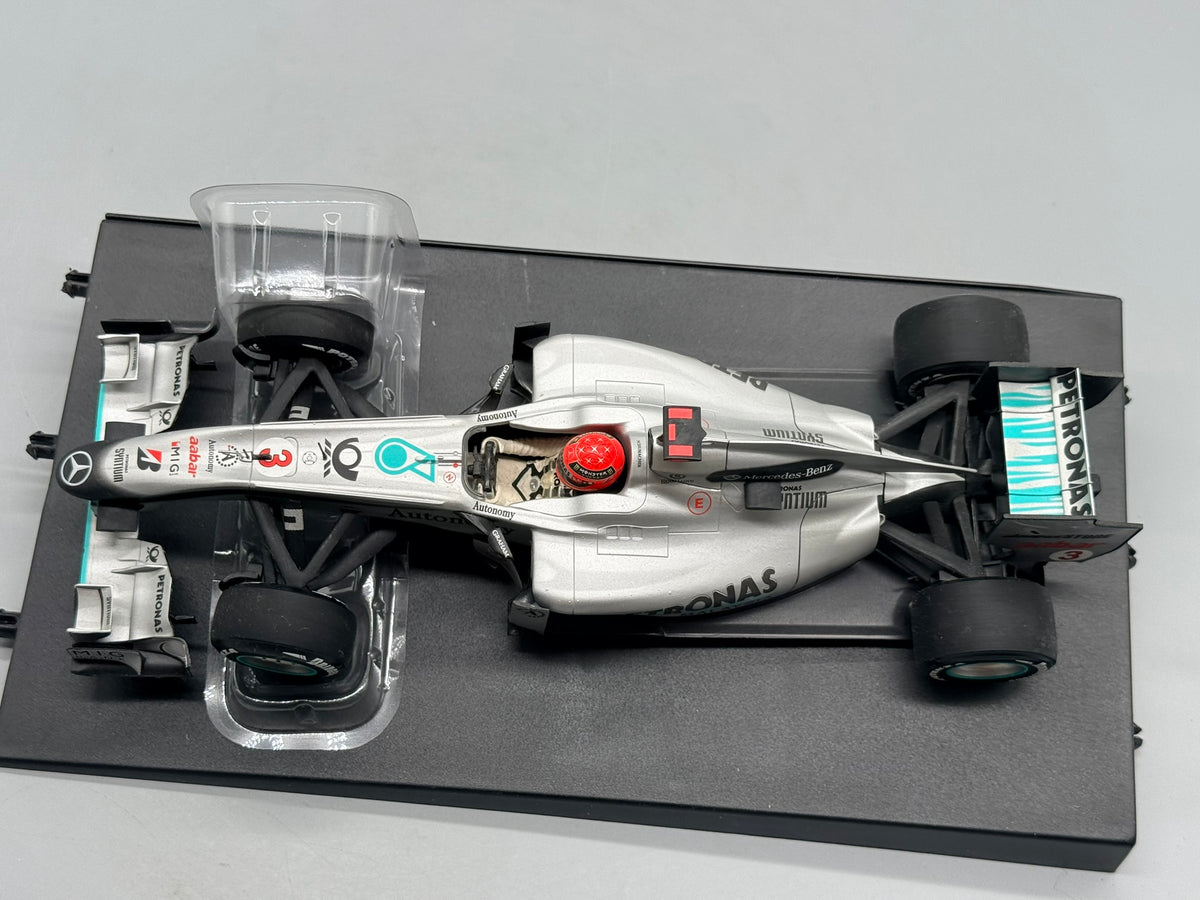 Modellautos 1:18 Minichamps Mercedes-Benz GP F1 Team MGP W01 2010 mit OVP