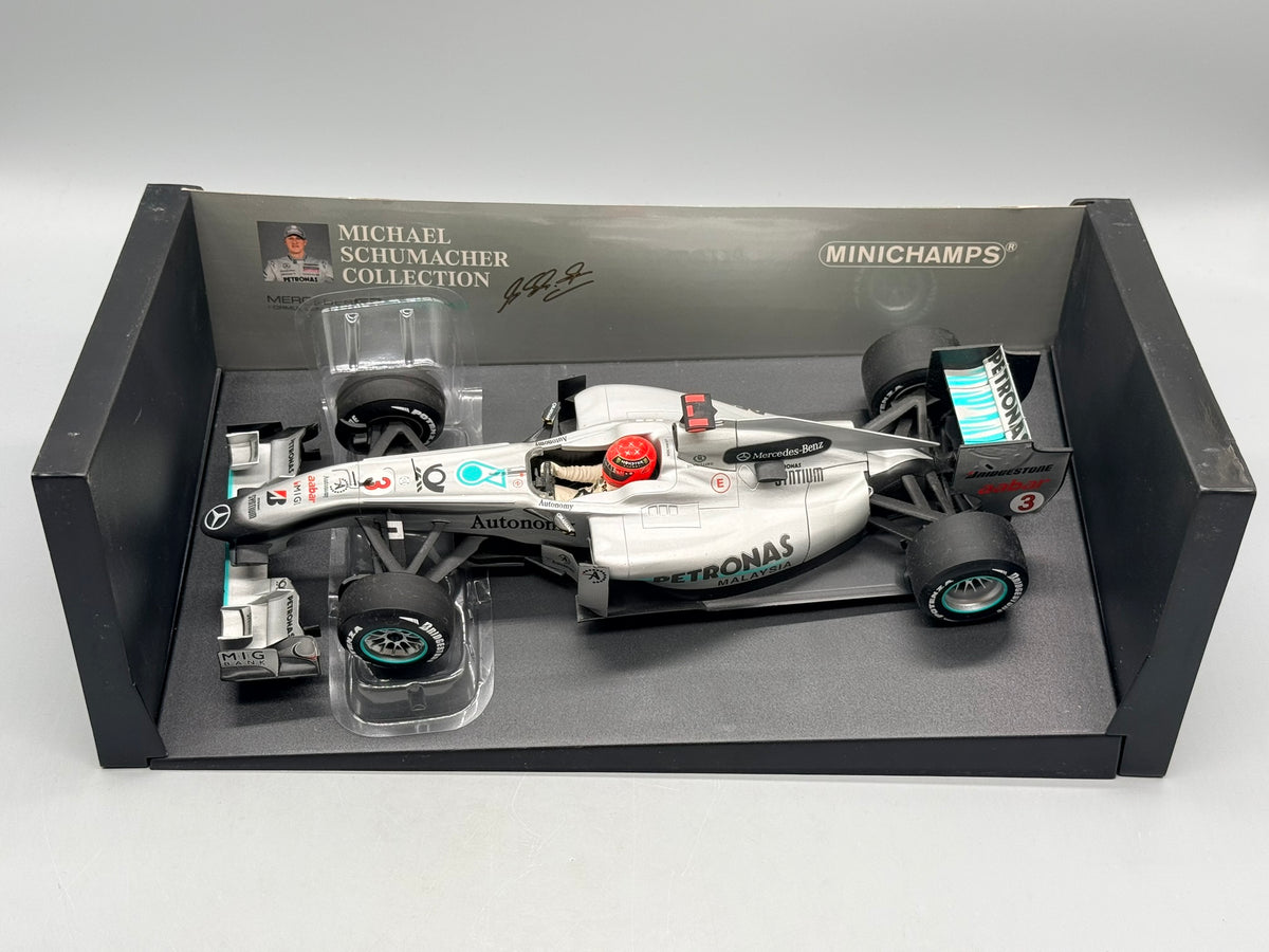 Modellautos 1:18 Minichamps Mercedes-Benz GP F1 Team MGP W01 2010 mit OVP