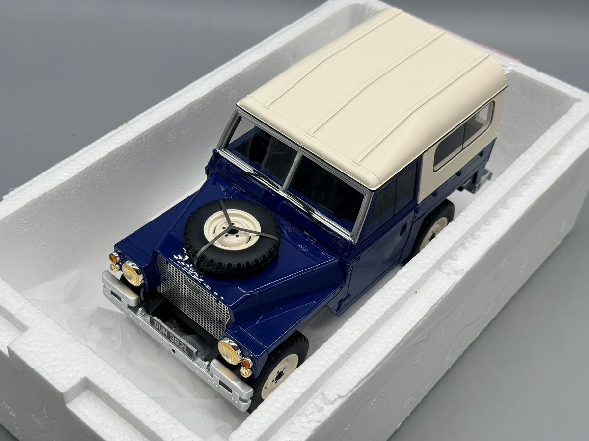 Modellautos 1:18 BoS Models BOS382 Land Rover Lightweight Series III mit OVP
