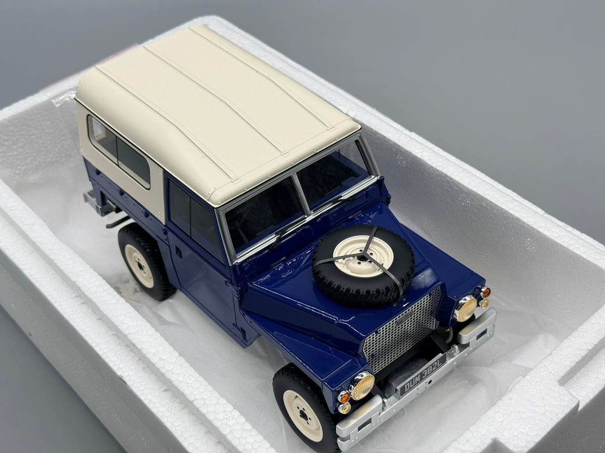 Modellautos 1:18 BoS Models BOS382 Land Rover Lightweight Series III mit OVP