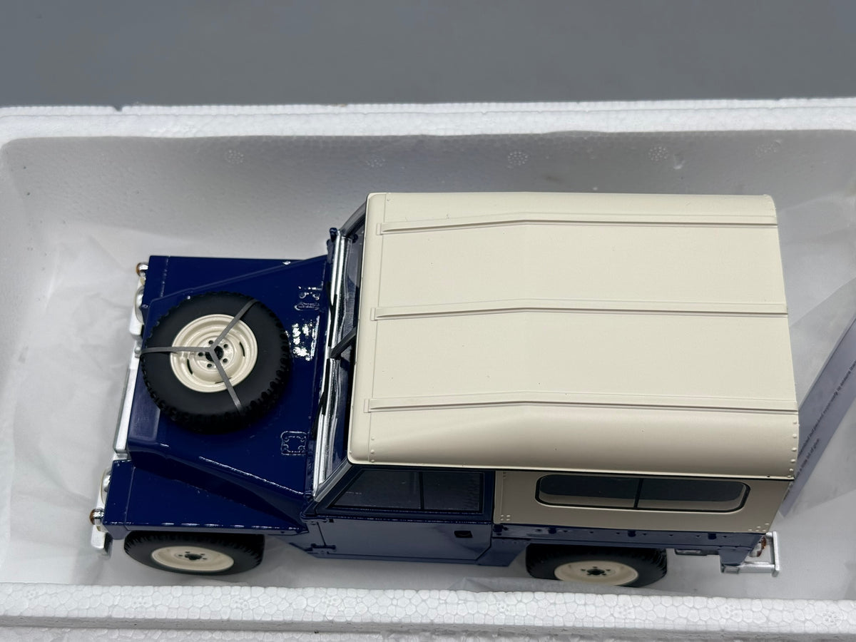 Modellautos 1:18 BoS Models BOS382 Land Rover Lightweight Series III mit OVP