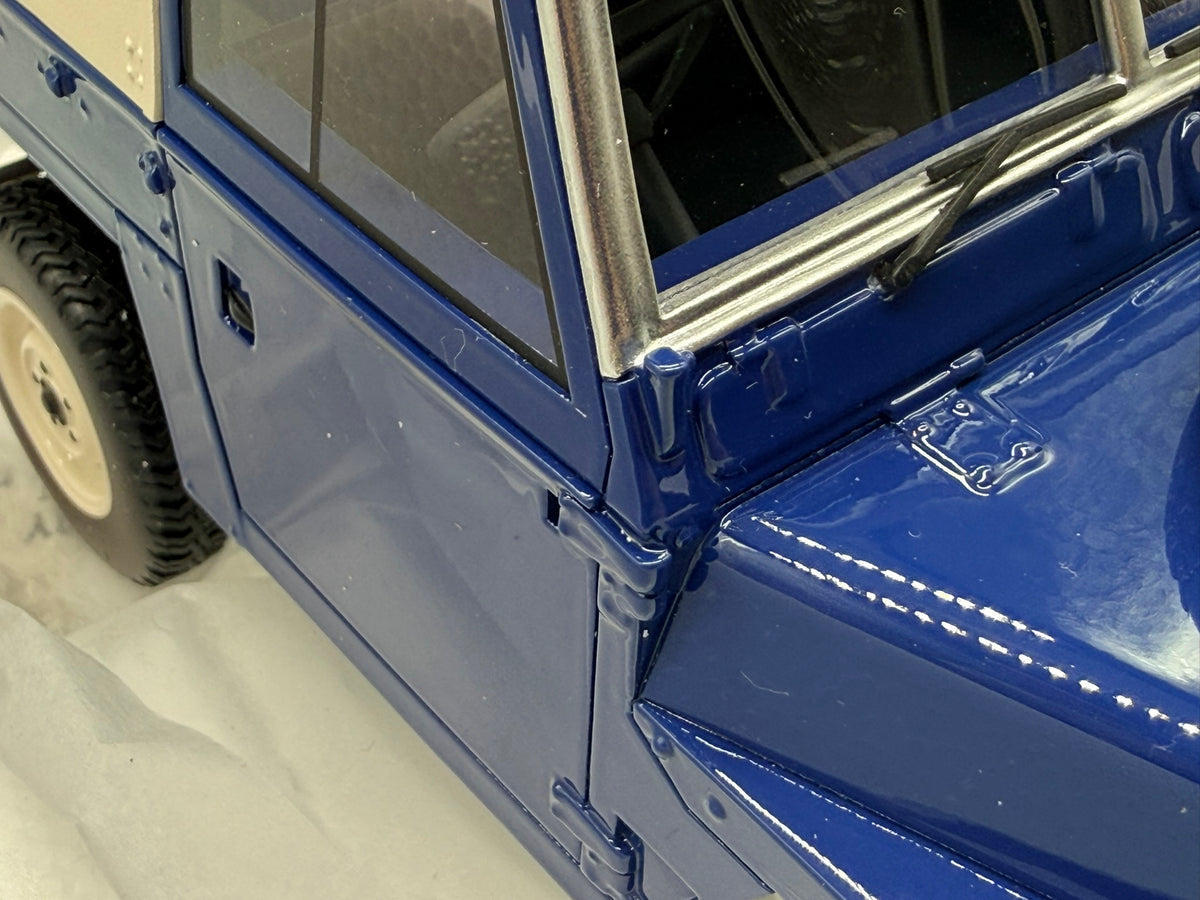 Modellautos 1:18 BoS Models BOS382 Land Rover Lightweight Series III mit OVP