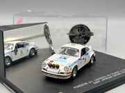 Modellautos 1:43 Universal Hobbies Porsche 911 Carrera RS #19 mit Vitrine