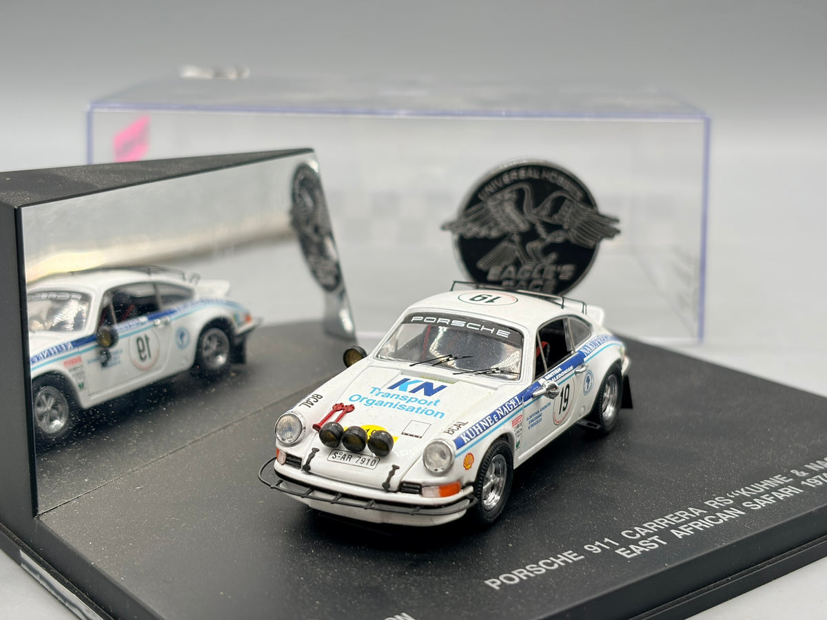 Modellautos 1:43 Universal Hobbies Porsche 911 Carrera RS #19 mit Vitrine