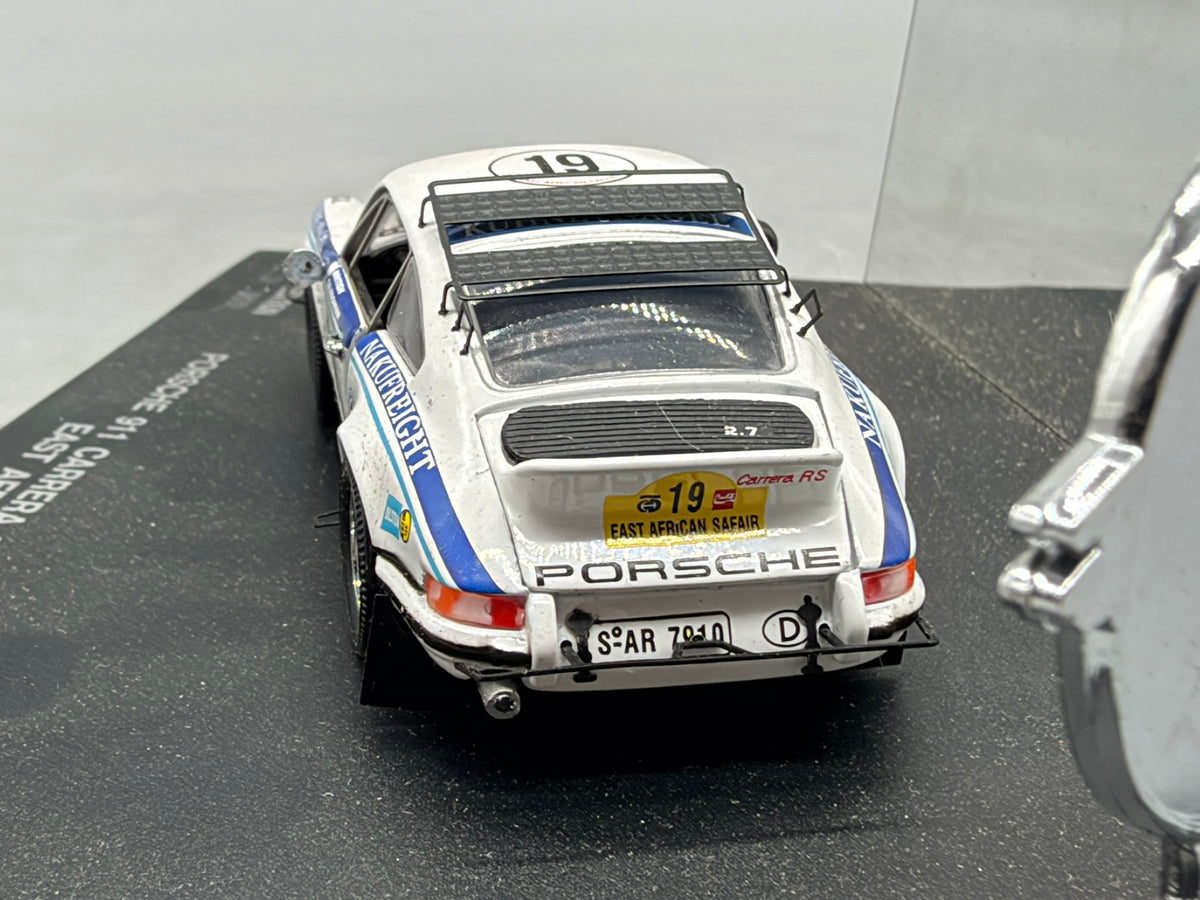 Modellautos 1:43 Universal Hobbies Porsche 911 Carrera RS #19 mit Vitrine