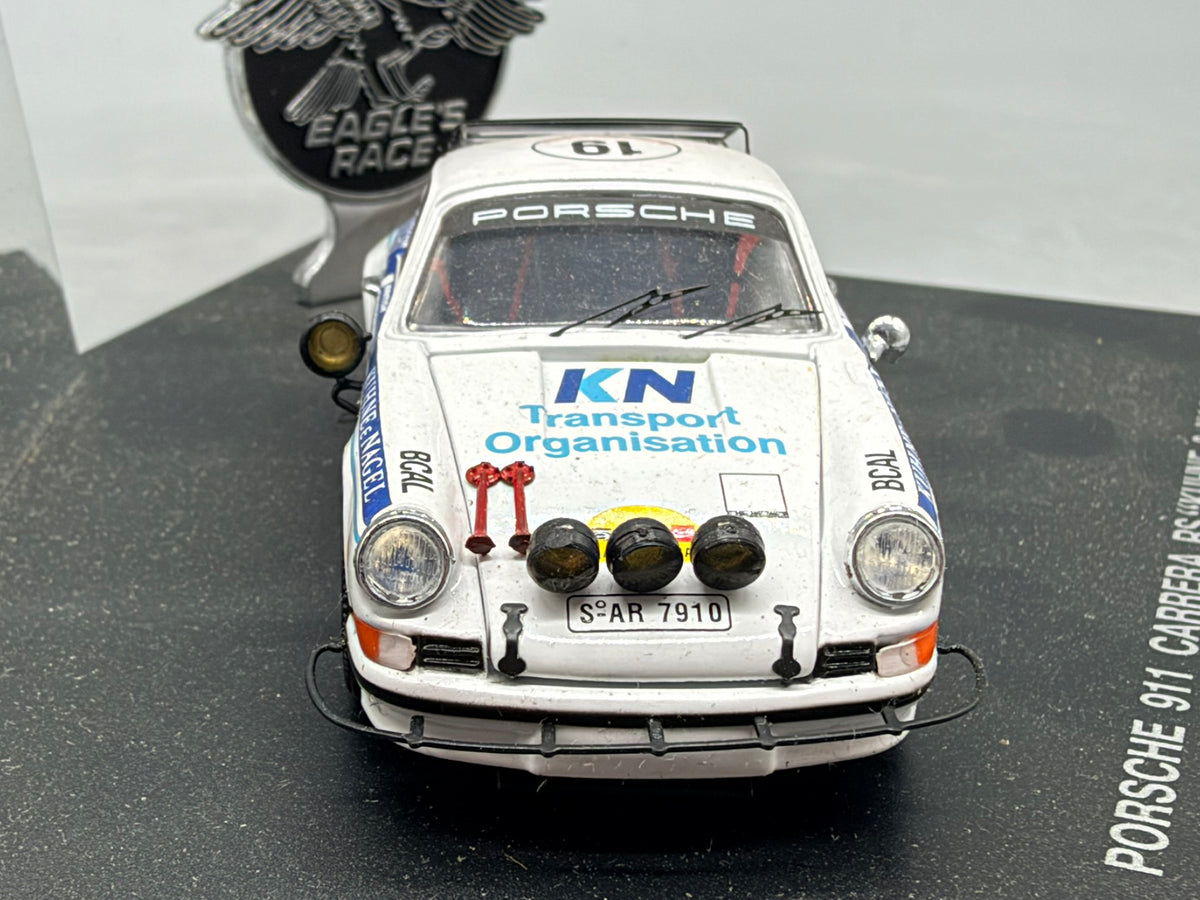 Modellautos 1:43 Universal Hobbies Porsche 911 Carrera RS #19 mit Vitrine