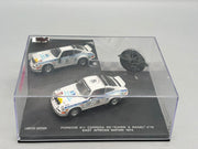 Modellautos 1:43 Universal Hobbies Porsche 911 Carrera RS #19 mit Vitrine