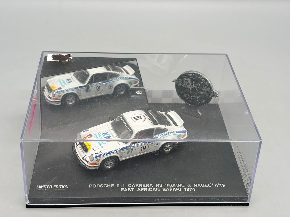 Modellautos 1:43 Universal Hobbies Porsche 911 Carrera RS #19 mit Vitrine