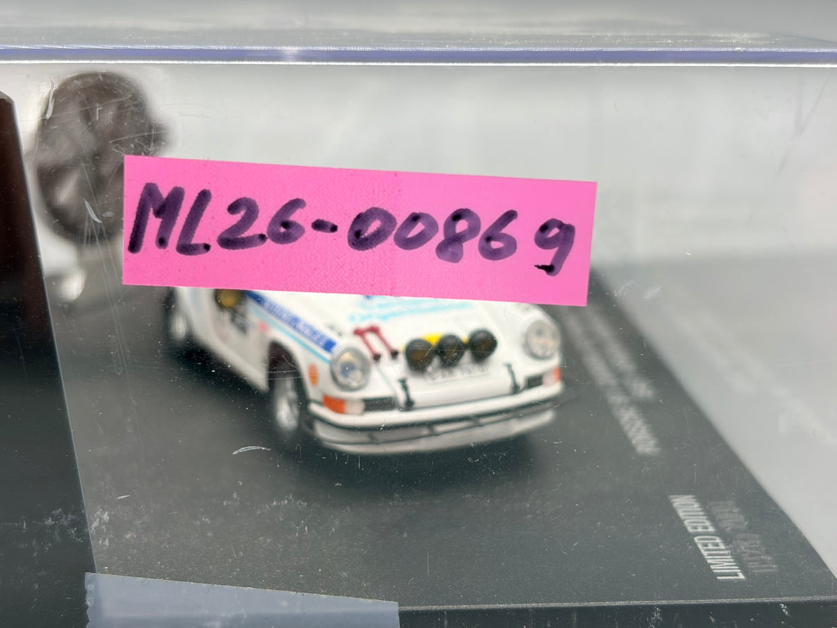 Modellautos 1:43 Universal Hobbies Porsche 911 Carrera RS #19 mit Vitrine
