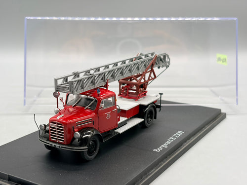Modellautos 1:43 Schuco Borgward B 2500 Drehleiter mit Vitrine