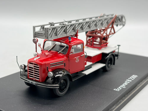 Modellautos 1:43 Schuco Borgward B 2500 Drehleiter mit Vitrine