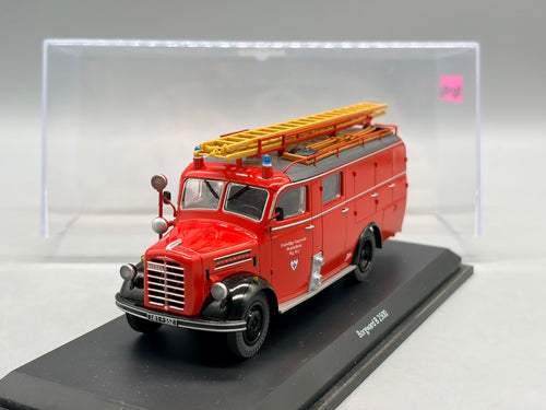 Modellautos 1:43 Schuco Borgward B 2500 Leichtlöschfahrzeug mit Vitrine