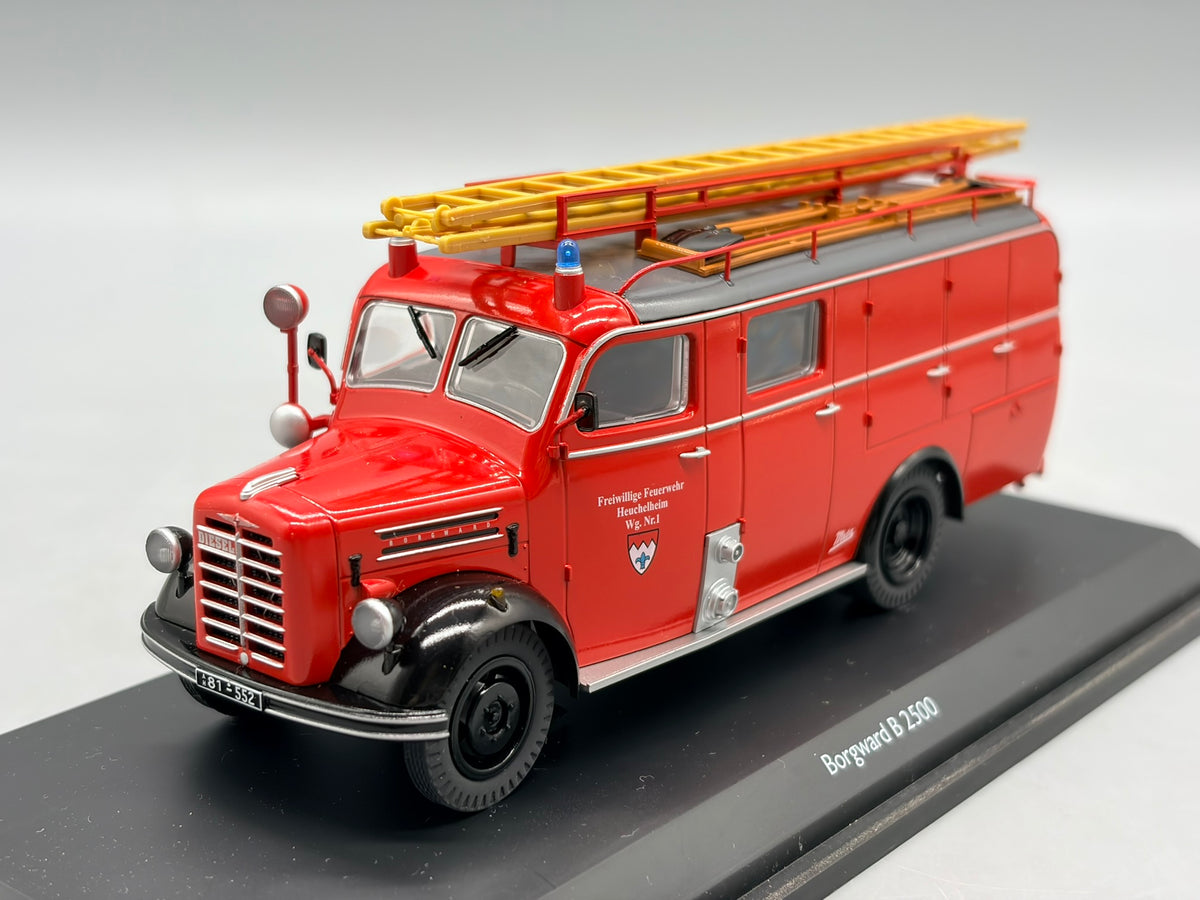 Modellautos 1:43 Schuco Borgward B 2500 Leichtlöschfahrzeug mit Vitrine