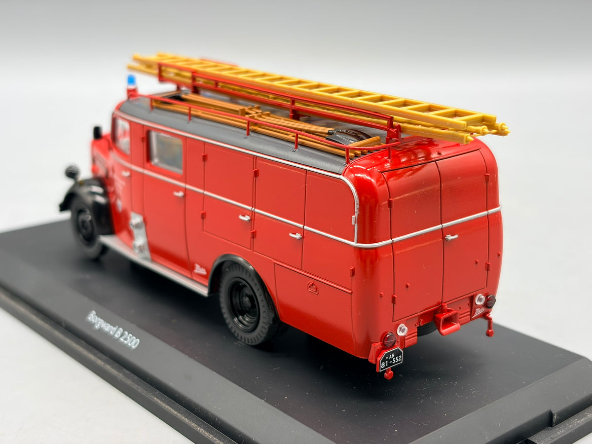 Modellautos 1:43 Schuco Borgward B 2500 Leichtlöschfahrzeug mit Vitrine