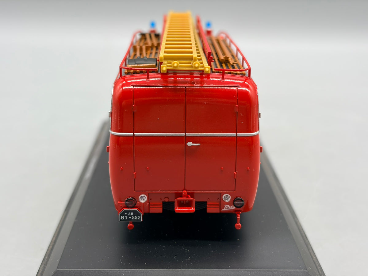 Modellautos 1:43 Schuco Borgward B 2500 Leichtlöschfahrzeug mit Vitrine