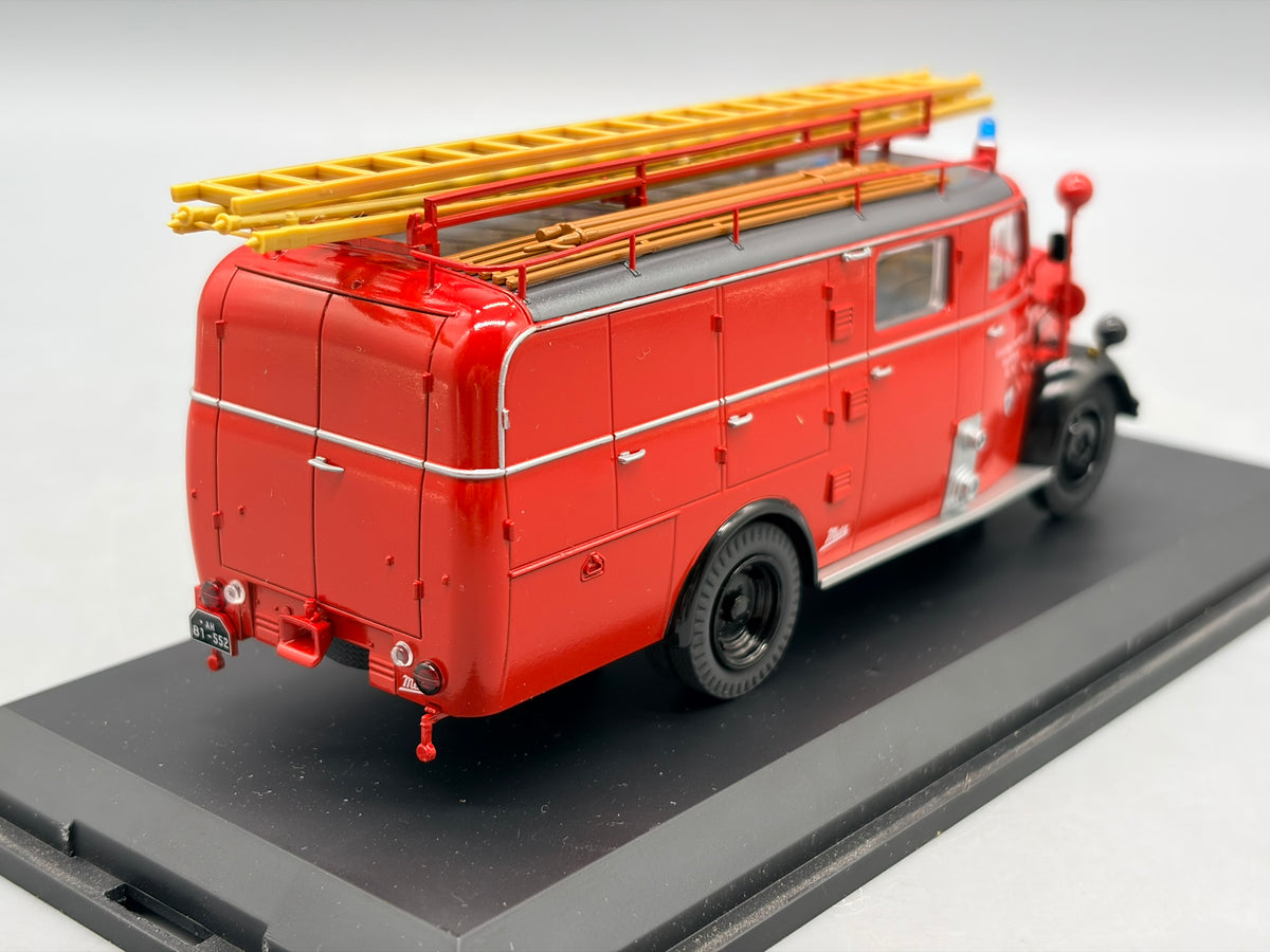Modellautos 1:43 Schuco Borgward B 2500 Leichtlöschfahrzeug mit Vitrine