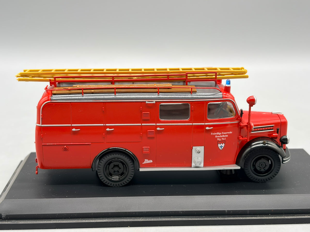 Modellautos 1:43 Schuco Borgward B 2500 Leichtlöschfahrzeug mit Vitrine