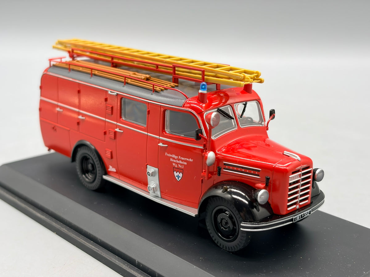 Modellautos 1:43 Schuco Borgward B 2500 Leichtlöschfahrzeug mit Vitrine