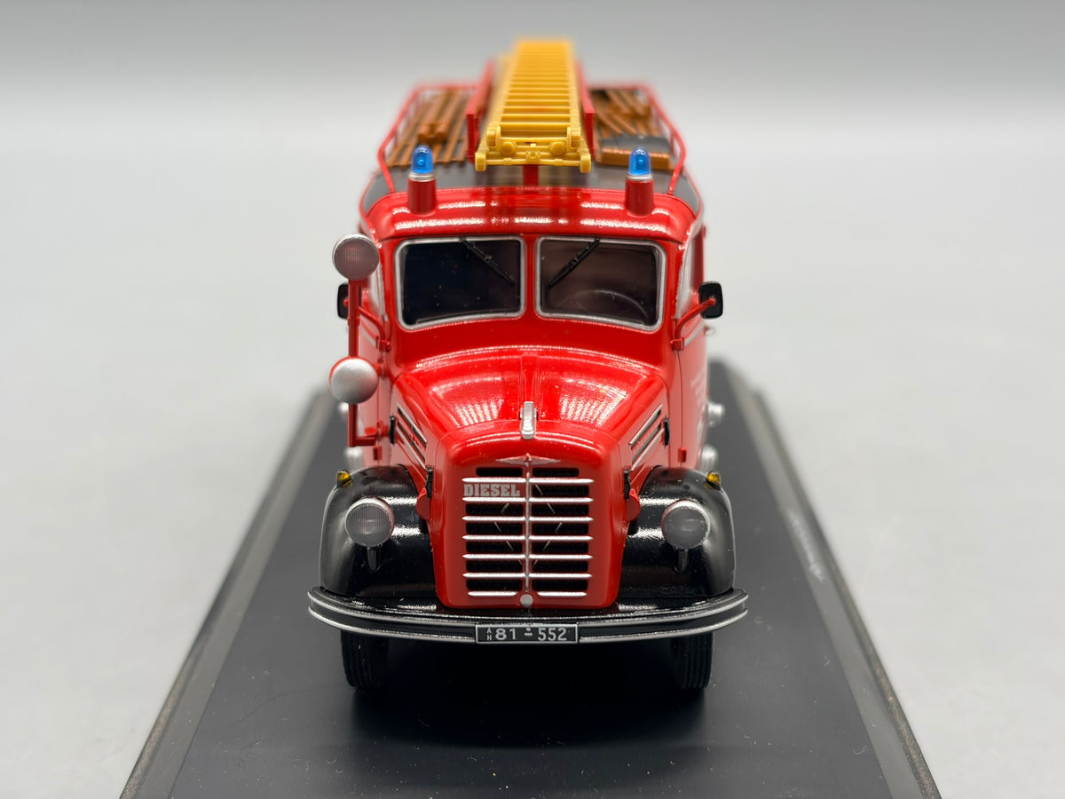 Modellautos 1:43 Schuco Borgward B 2500 Leichtlöschfahrzeug mit Vitrine