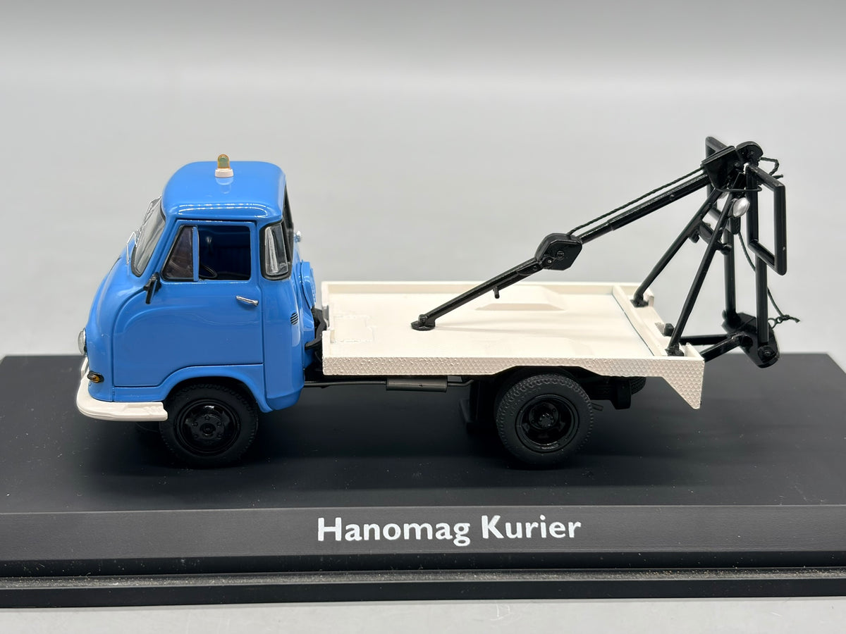 Modellautos 1:43 Schuco Hanomag Kurier mit Vitrine