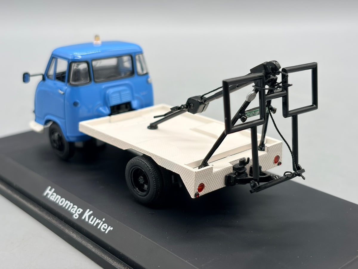 Modellautos 1:43 Schuco Hanomag Kurier mit Vitrine