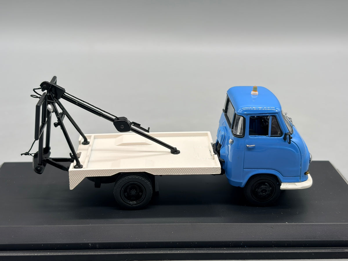 Modellautos 1:43 Schuco Hanomag Kurier mit Vitrine