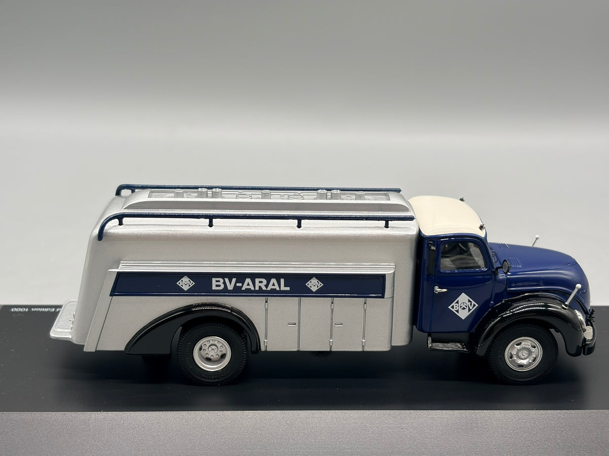Modellautos 1:43 Schuco Magirus S6500 Tanker BV-Aral mit Vitrine