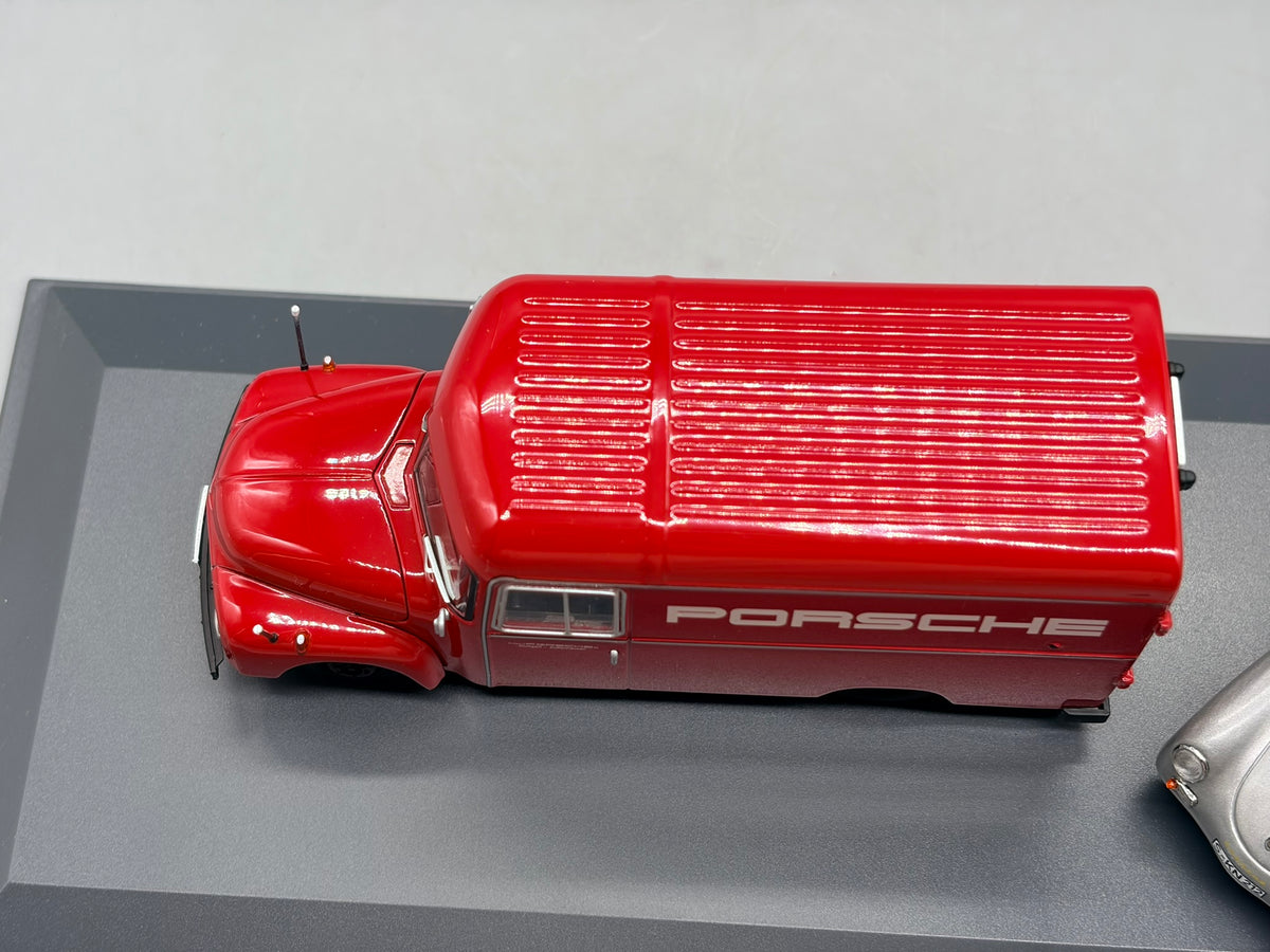 Modellautos 1:43 Schuco Opel Blitz + Porsche 356 mit Vitrine