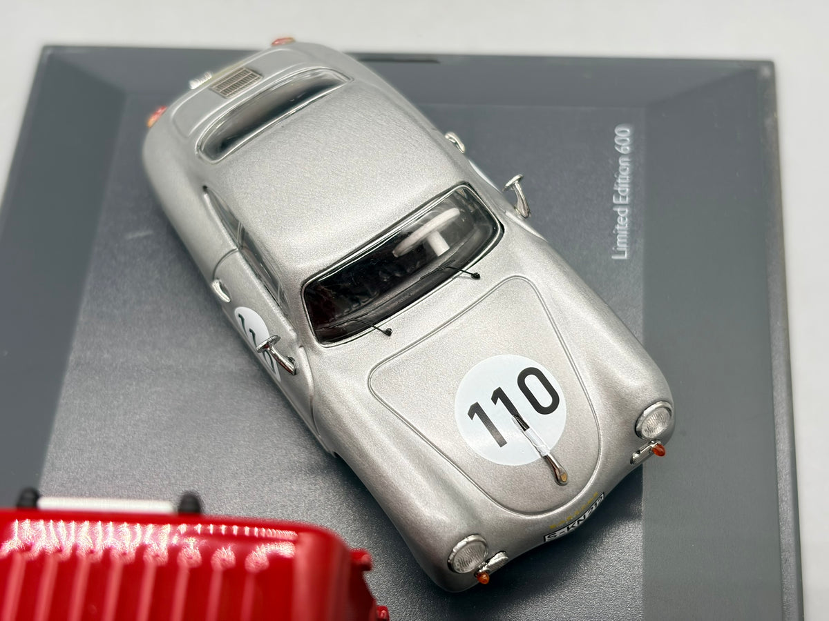 Modellautos 1:43 Schuco Opel Blitz + Porsche 356 mit Vitrine
