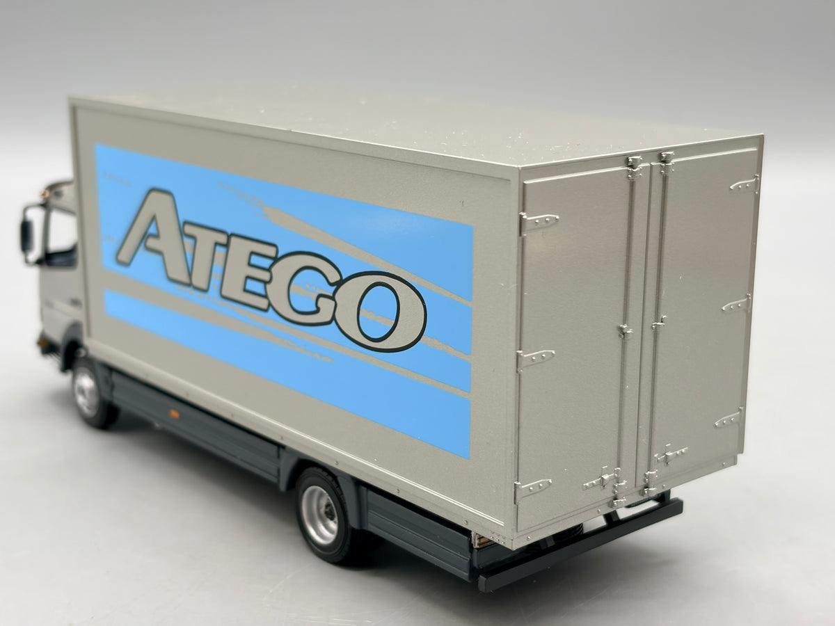 LKW Modell 1:43 Minichamps Mercedes-Benz Atego 815 Kofferaufbau mit OVP