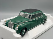 Modellautos 1:18 Norev Mercedes-Benz 300 W186 / Adenauer mit OVP