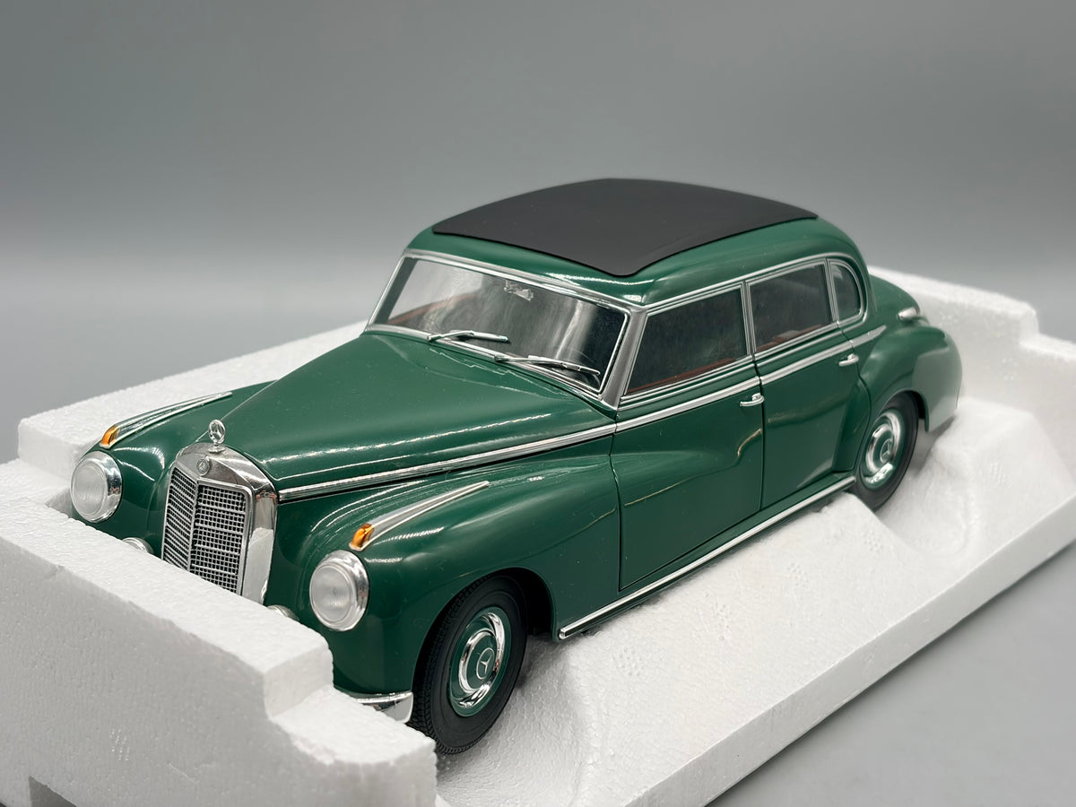 Modellautos 1:18 Norev Mercedes-Benz 300 W186 / Adenauer mit OVP