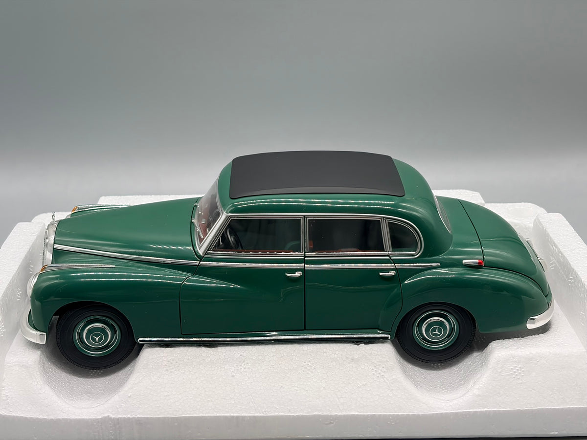 Modellautos 1:18 Norev Mercedes-Benz 300 W186 / Adenauer mit OVP