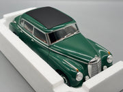 Modellautos 1:18 Norev Mercedes-Benz 300 W186 / Adenauer mit OVP
