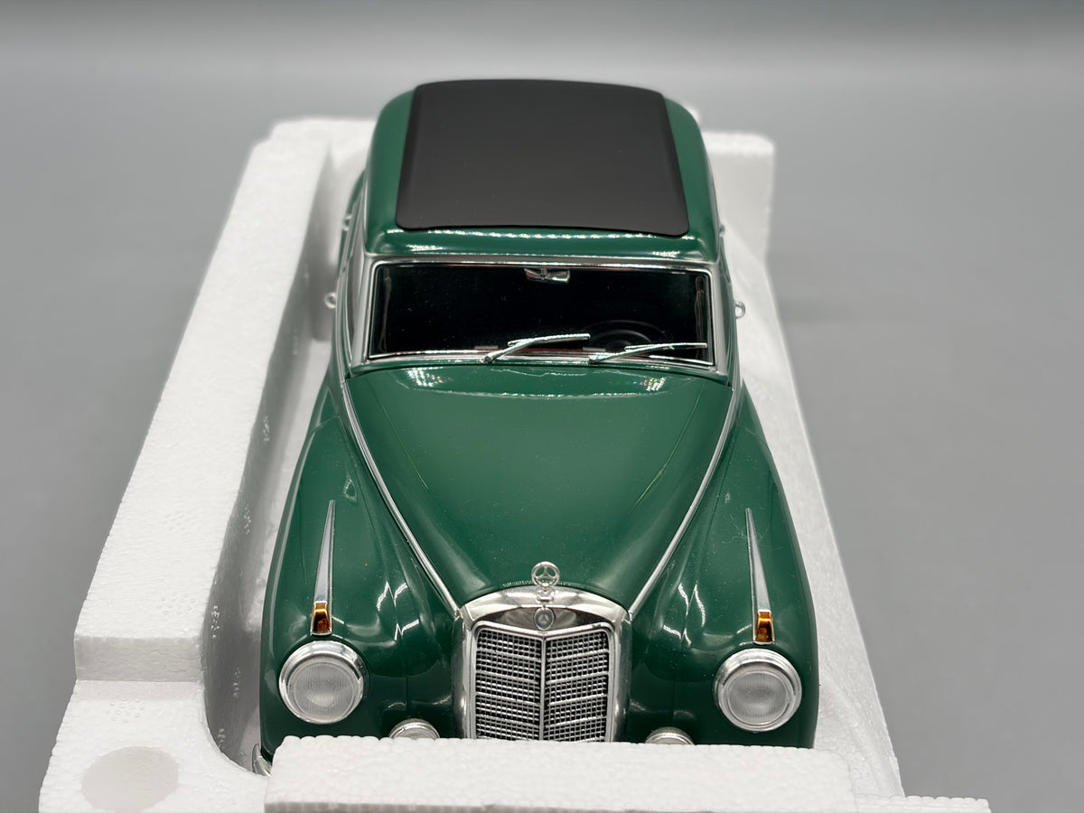 Modellautos 1:18 Norev Mercedes-Benz 300 W186 / Adenauer mit OVP