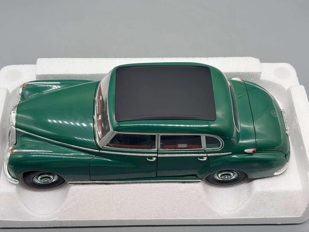 Modellautos 1:18 Norev Mercedes-Benz 300 W186 / Adenauer mit OVP