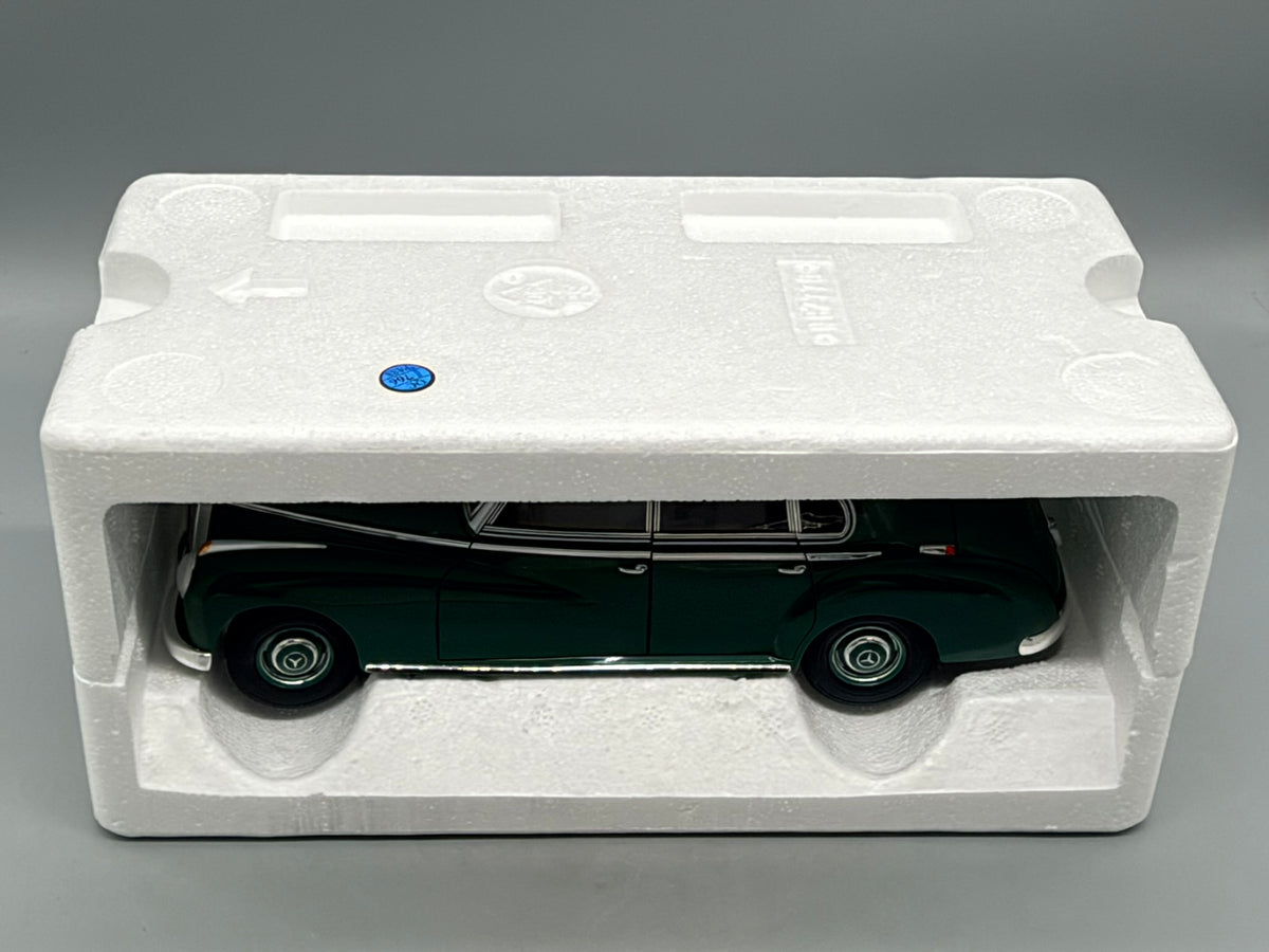 Modellautos 1:18 Norev Mercedes-Benz 300 W186 / Adenauer mit OVP