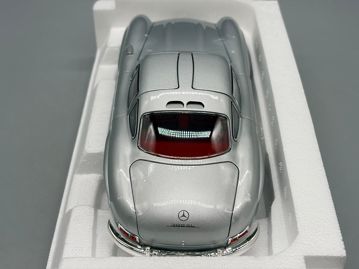 Modellautos 1:18 Norev Mercedes-Benz 300 SL mit OVP