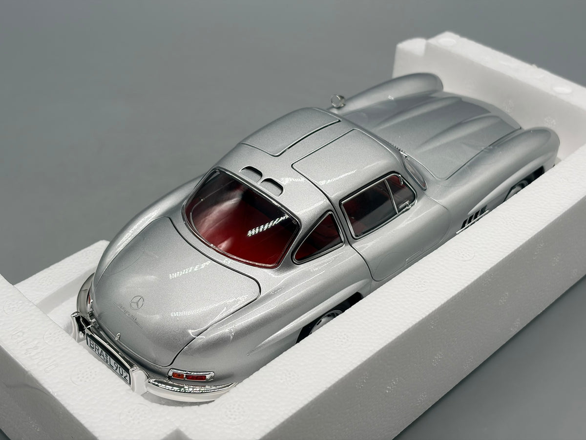 Modellautos 1:18 Norev Mercedes-Benz 300 SL mit OVP
