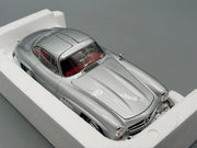 Modellautos 1:18 Norev Mercedes-Benz 300 SL mit OVP