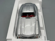 Modellautos 1:18 Norev Mercedes-Benz 300 SL mit OVP