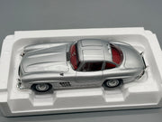 Modellautos 1:18 Norev Mercedes-Benz 300 SL mit OVP