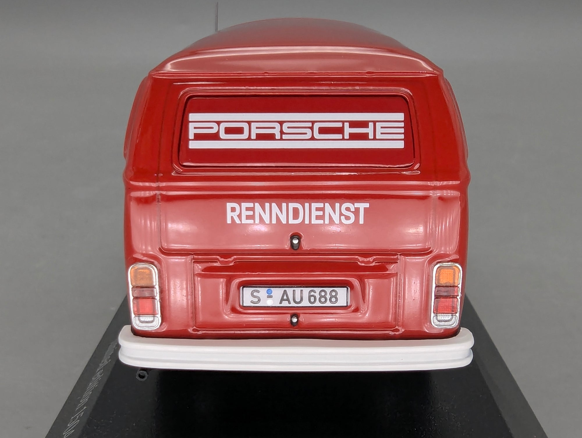 Modelos de coches 1:43 Minichamps Volkswagen VW T2 Transporter Porsche Rojo con embalaje original