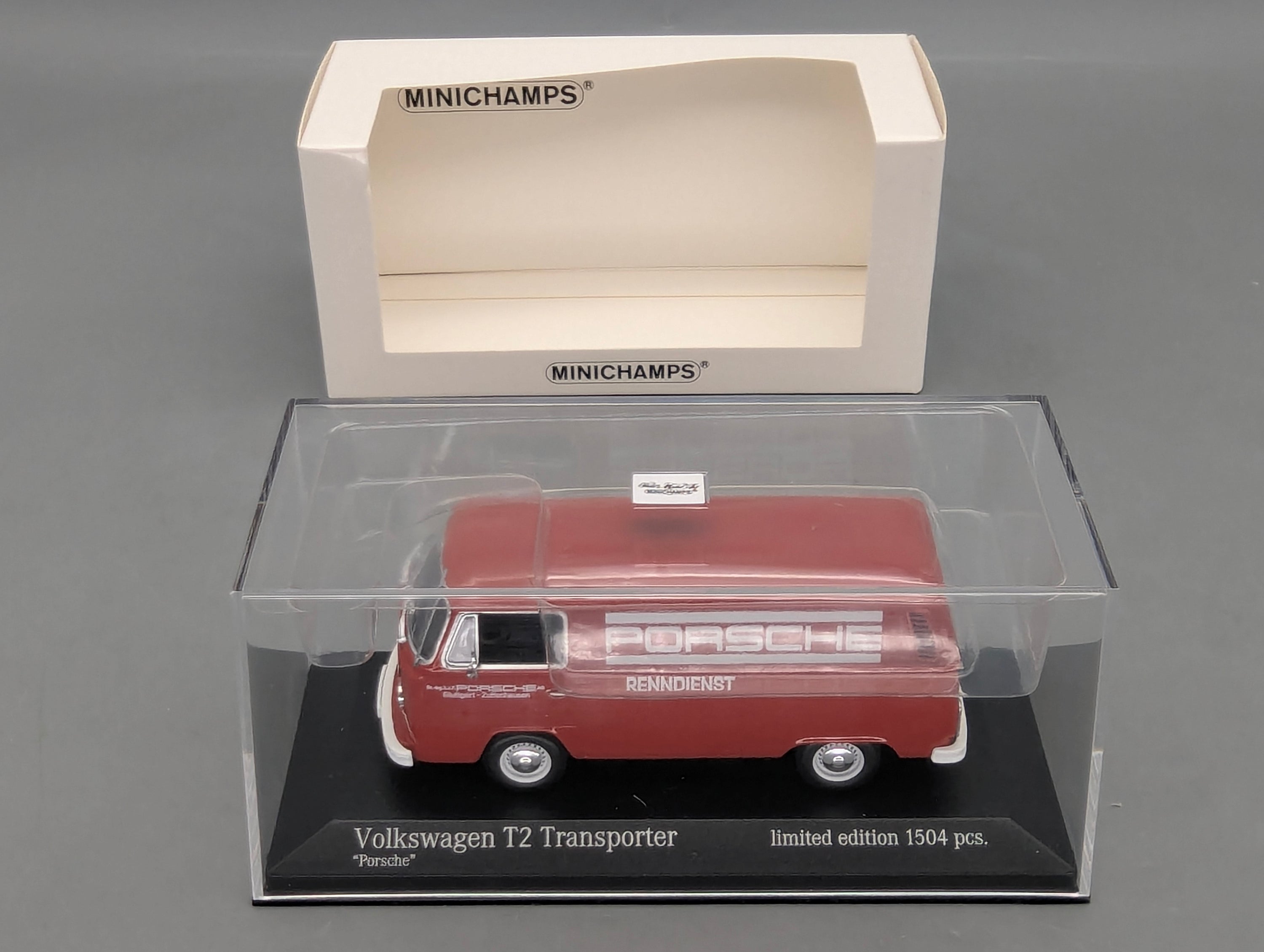 Modelos de coches 1:43 Minichamps Volkswagen VW T2 Transporter Porsche Rojo con embalaje original