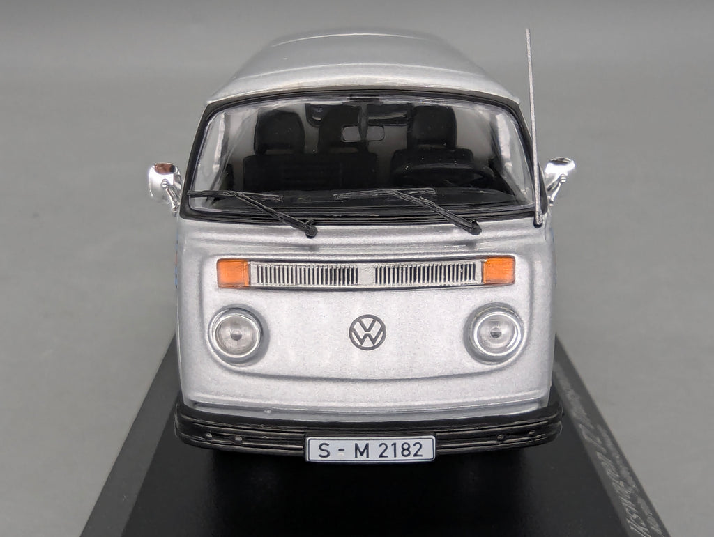 Modellautos 1:43 Minichamps Volkswagen VW T2 Transporter Porsche Martini Silber mit OVP