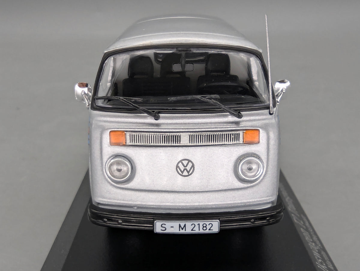 Coches a escala 1:43 Minichamps Volkswagen VW T2 Transporter Porsche Martini Plata con embalaje original