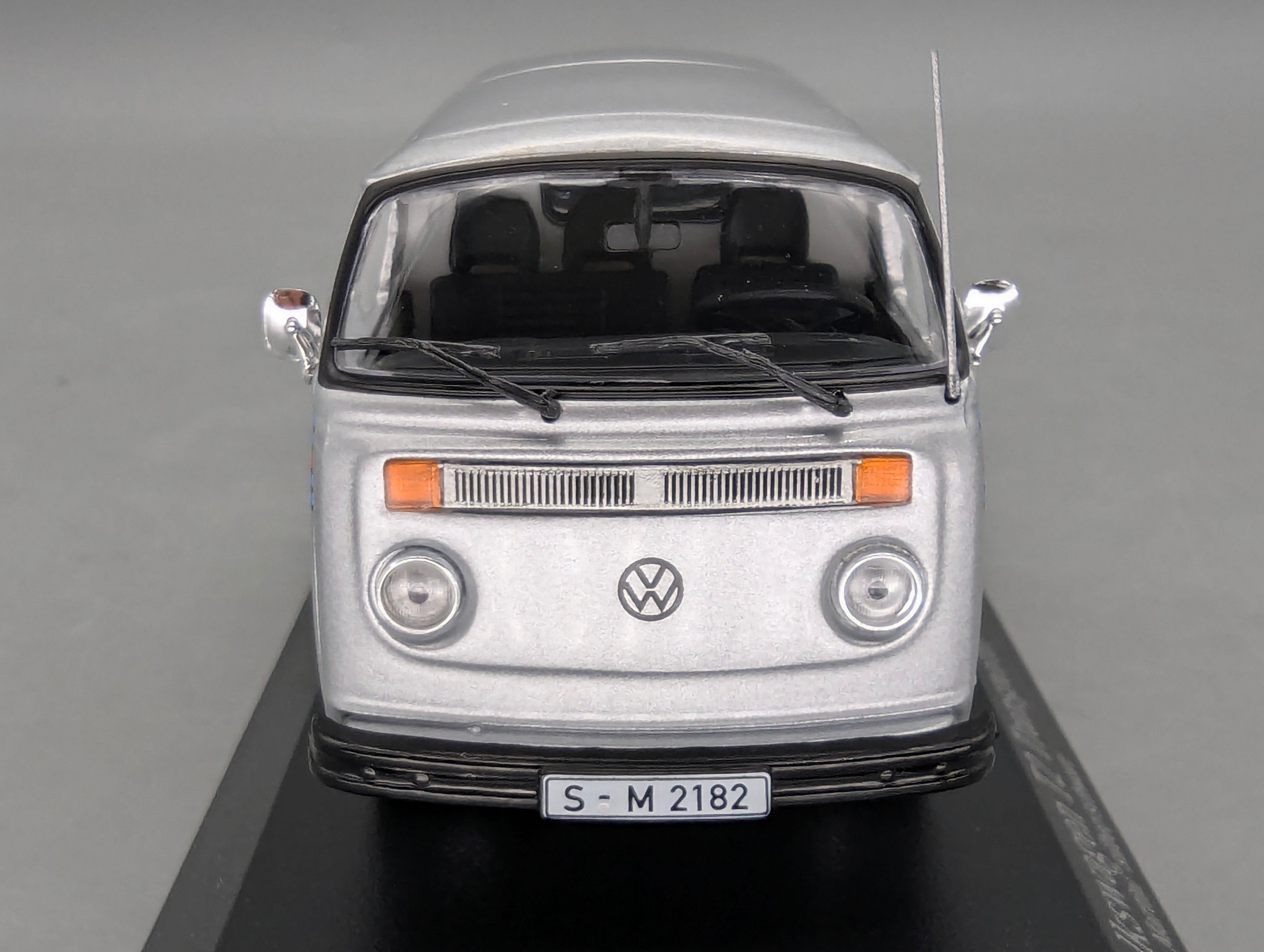 Coches a escala 1:43 Minichamps Volkswagen VW T2 Transporter Porsche Martini Plata con embalaje original