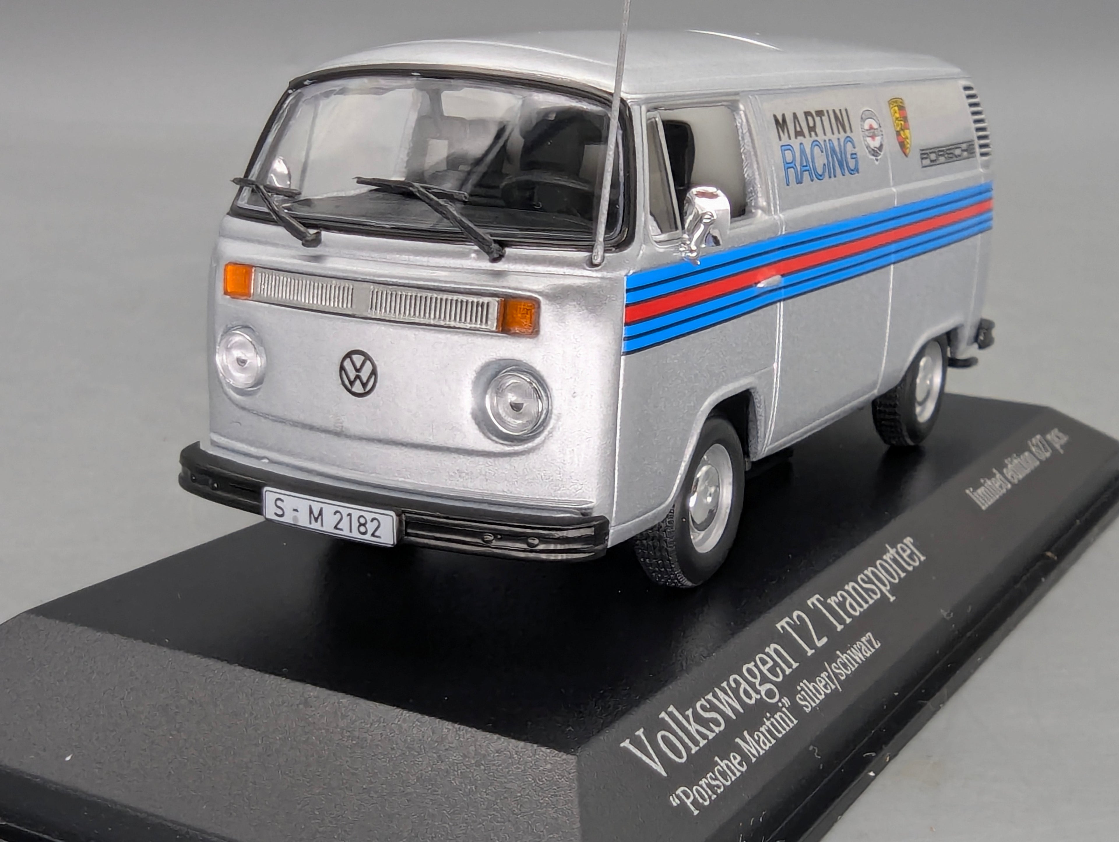 Coches a escala 1:43 Minichamps Volkswagen VW T2 Transporter Porsche Martini Plata con embalaje original